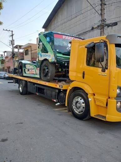 Guincho realizando resgate de veículo após pane